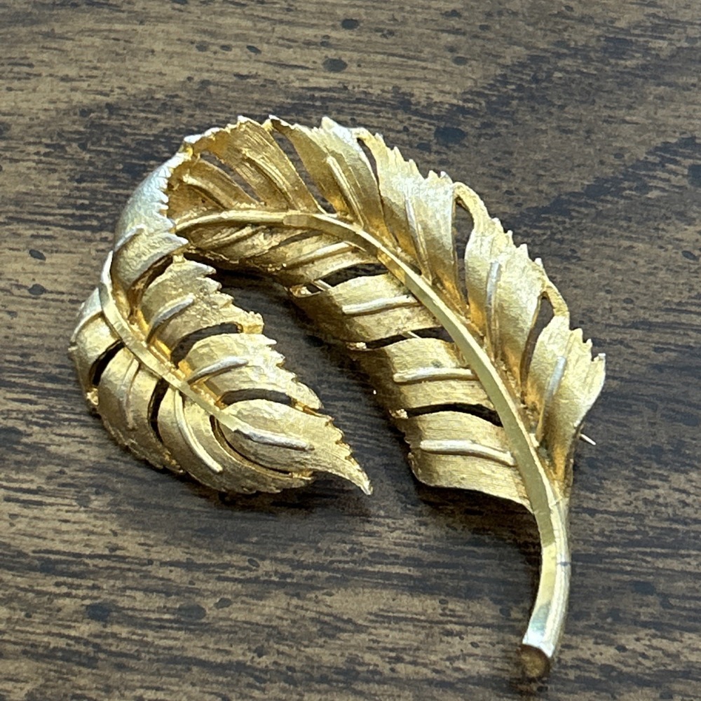 Vintage MAMSELLE Gold Tone Feather Leaf Brooch Pin Textured Signed